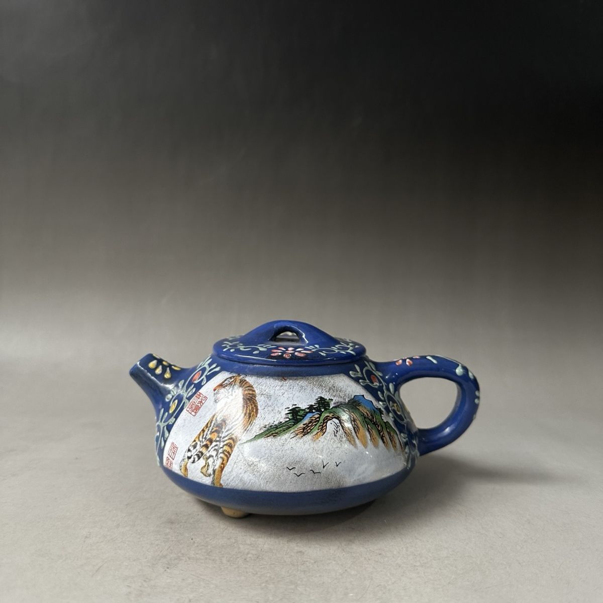 【永】 旧家蔵出 金鼎商標款 琺瑯彩 品名【虎紋壺】朱泥 段泥 煎茶道具 急須 単孔口 唐物 紫砂壺 紫砂壷 茶壷 茶壷 極細工 古美術 中国唐物拍卖