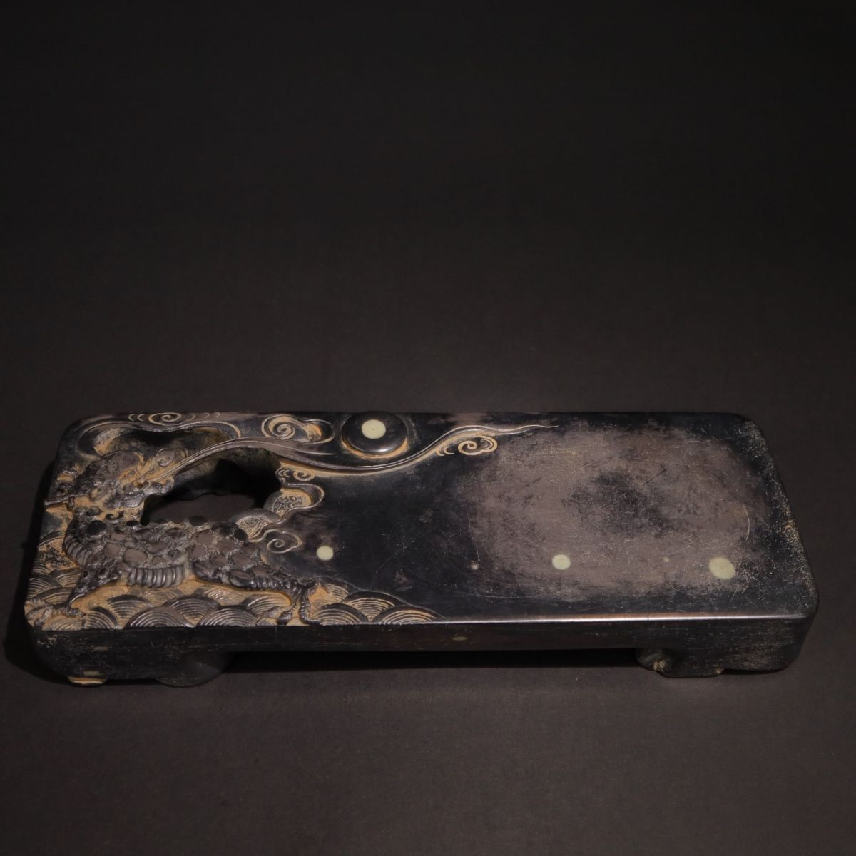 永し 清時代 馬世俊銘 端石彫 墨床硯 瑞獸紋 天然石眼 極細工 端渓硯 書道具 文房具 置物擺件 古美術品 時代物 古董品 旧家蔵出 中国唐物拍卖