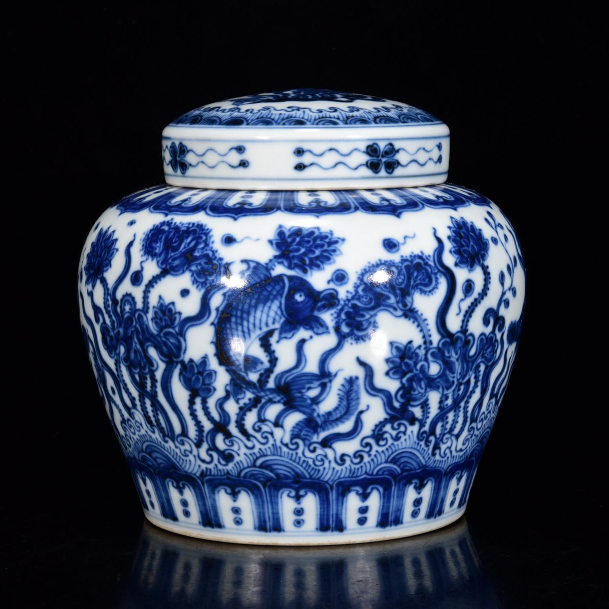 【永】明時代 大明成化年製 青花 魚藻紋 天子罐 古陶磁器 陶芸 皿 中国陶瓷器 唐瓷 置物擺件 古美術品 古賞物 収集 旧家蔵出 中国唐物 A6拍卖