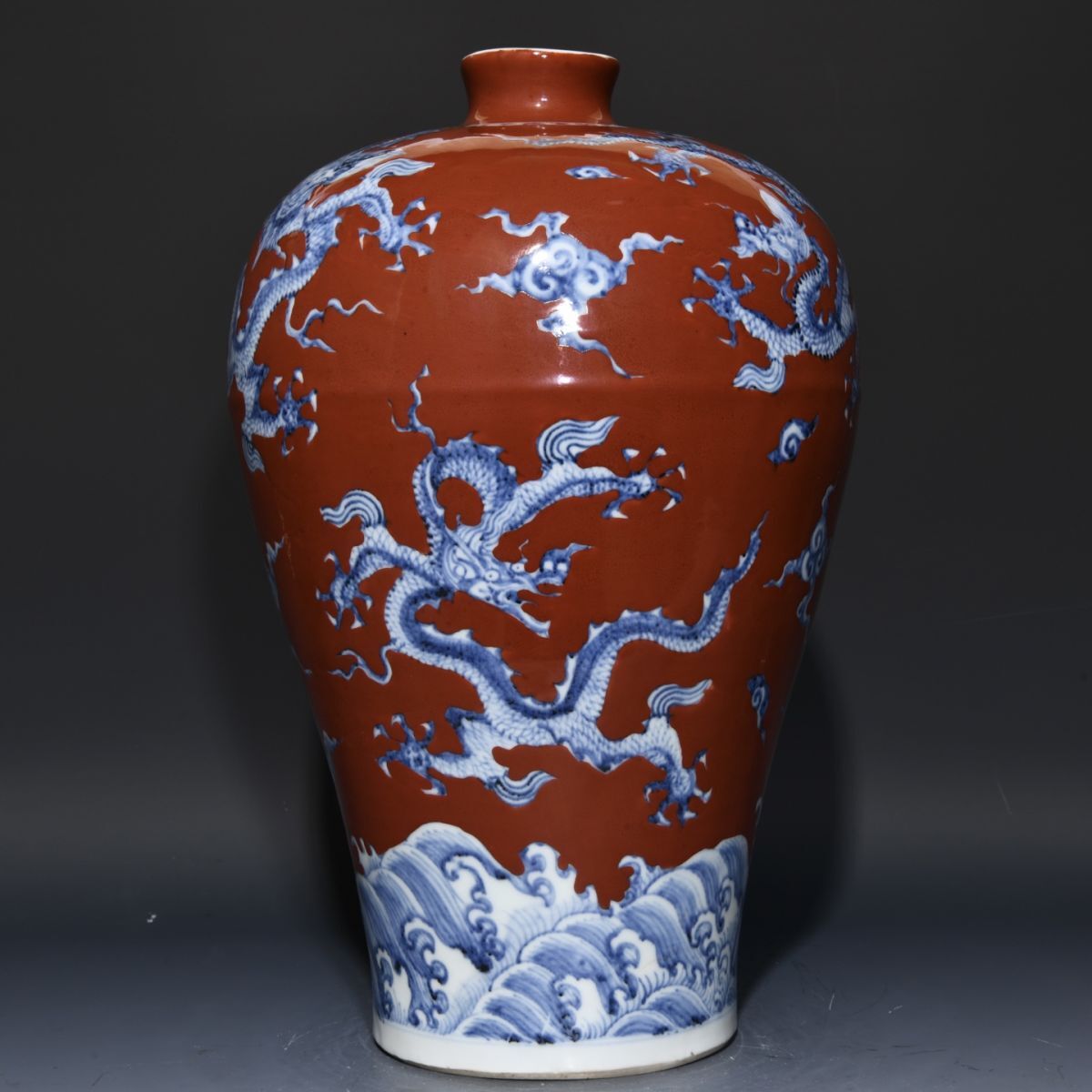 【永】明時代 大明宣德年製 紅地青花 龍紋瓶 古陶磁器 陶芸 皿 中国陶瓷器 唐瓷 置物擺件 古美術品 古賞物 収集 旧家蔵出 中国唐物 A21拍卖