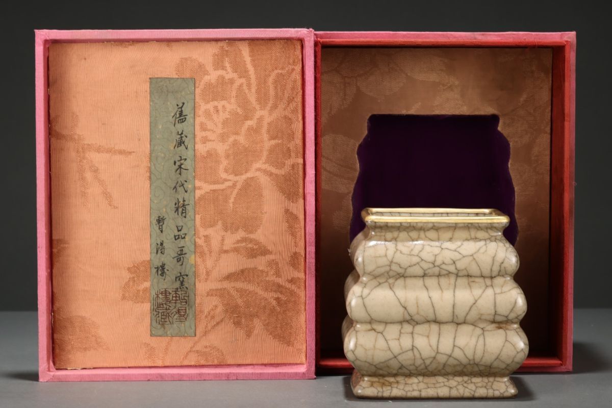 【永】宋時代 哥窯 乾隆御題 金包口三登壺 古陶磁器 陶芸 皿 中国陶瓷器 唐瓷 置物擺件 古美術品 古賞物 収集 旧家蔵出 中国唐物 A482拍卖