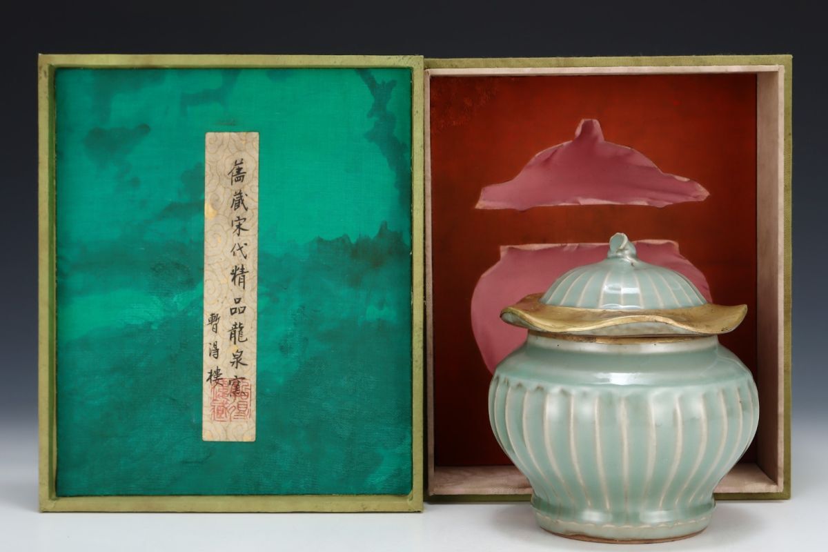 【永】宋時代 龍泉窯 乾隆御題 荷葉蓋罐 古陶磁器 陶芸 皿 中国陶瓷器 唐瓷 置物擺件 古美術品 古賞物 収集 旧家蔵出 中国唐物 A58拍卖