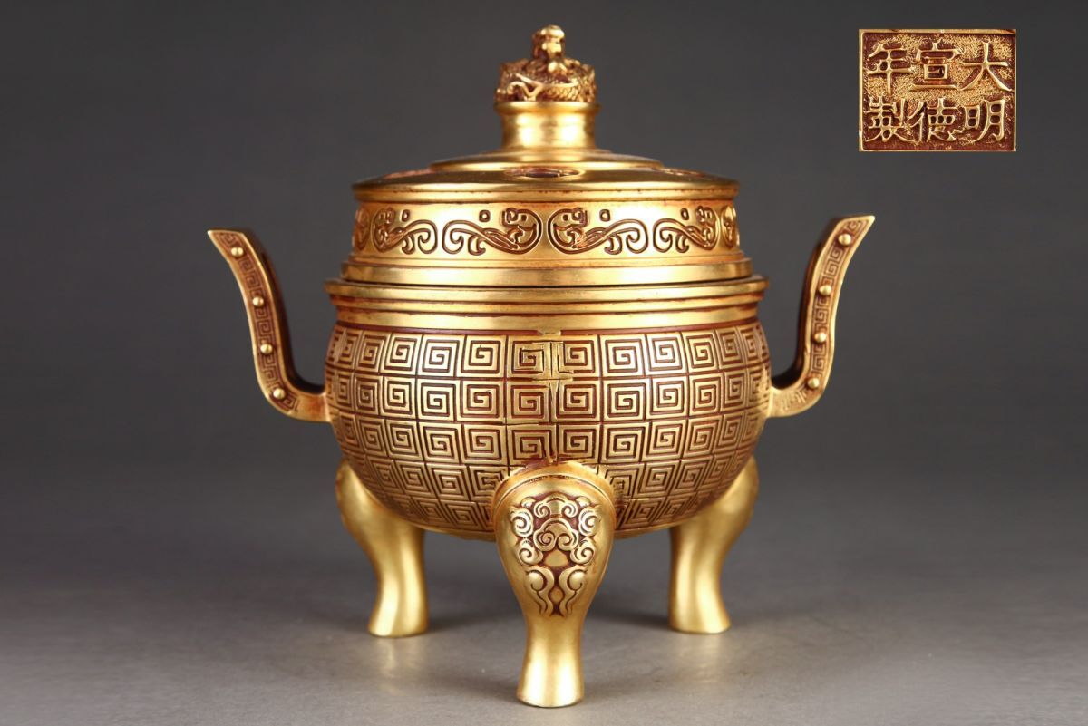 【永】明時代 大明宣德年製 古銅塗金 回紋朝冠耳熏爐 極細工 古銅彫 置物擺件 古美術品 古董品 収集 古美味 旧家蔵出 中国唐物 A234拍卖