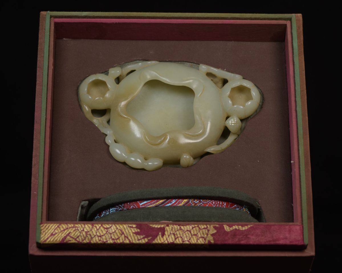 【永】清時代 和田玉 蓮花筆洗 手彫 極細工 置物擺件 古美術品 時代物 古董品 収集 古美味 旧家蔵出 中国唐物 316g拍卖