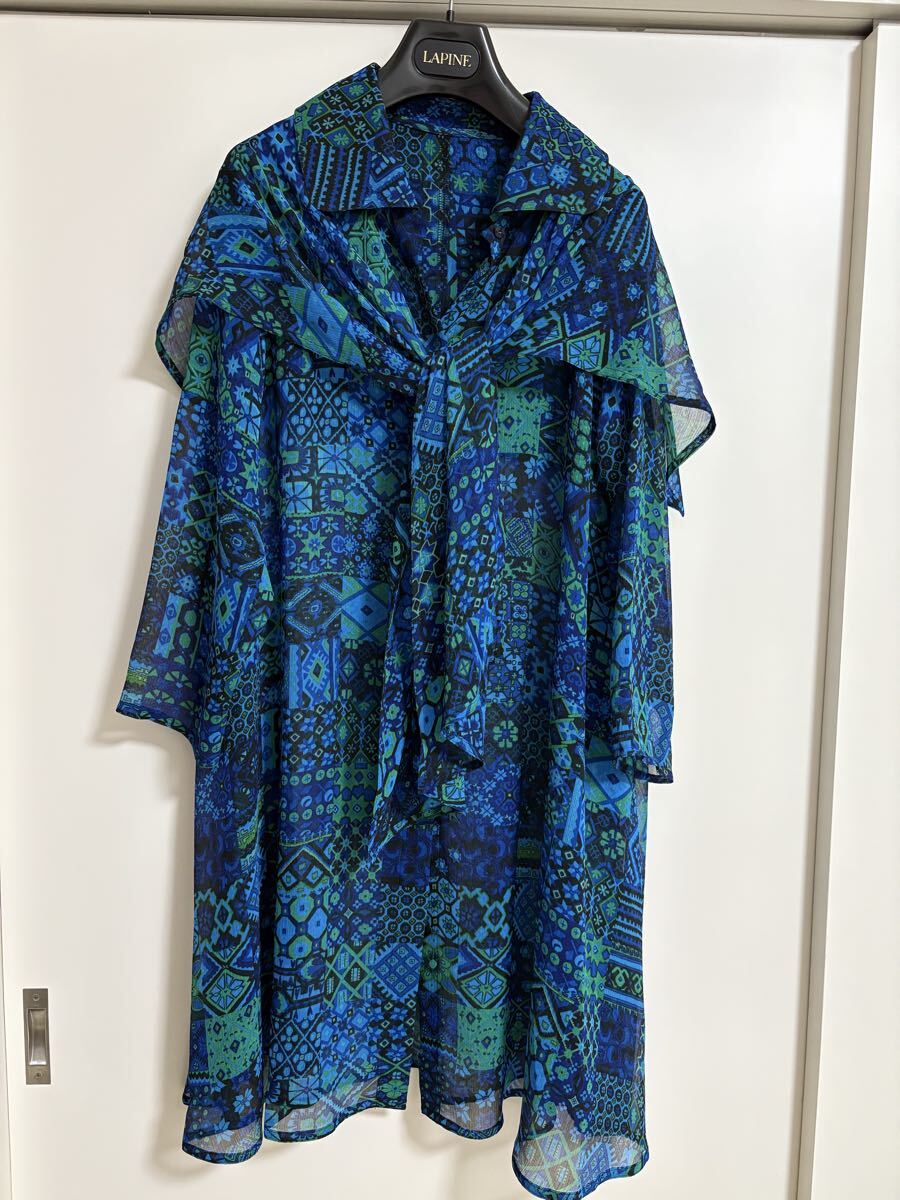 超美品!トクコプルミエヴォル ブルー スカーフ一体型 素敵な長袖ブラウス 総柄 9拍卖