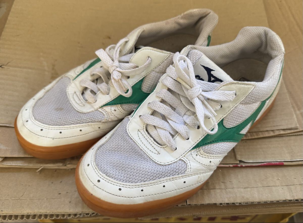 体育館シューズ ミズノレディース23.5センチ白拍卖