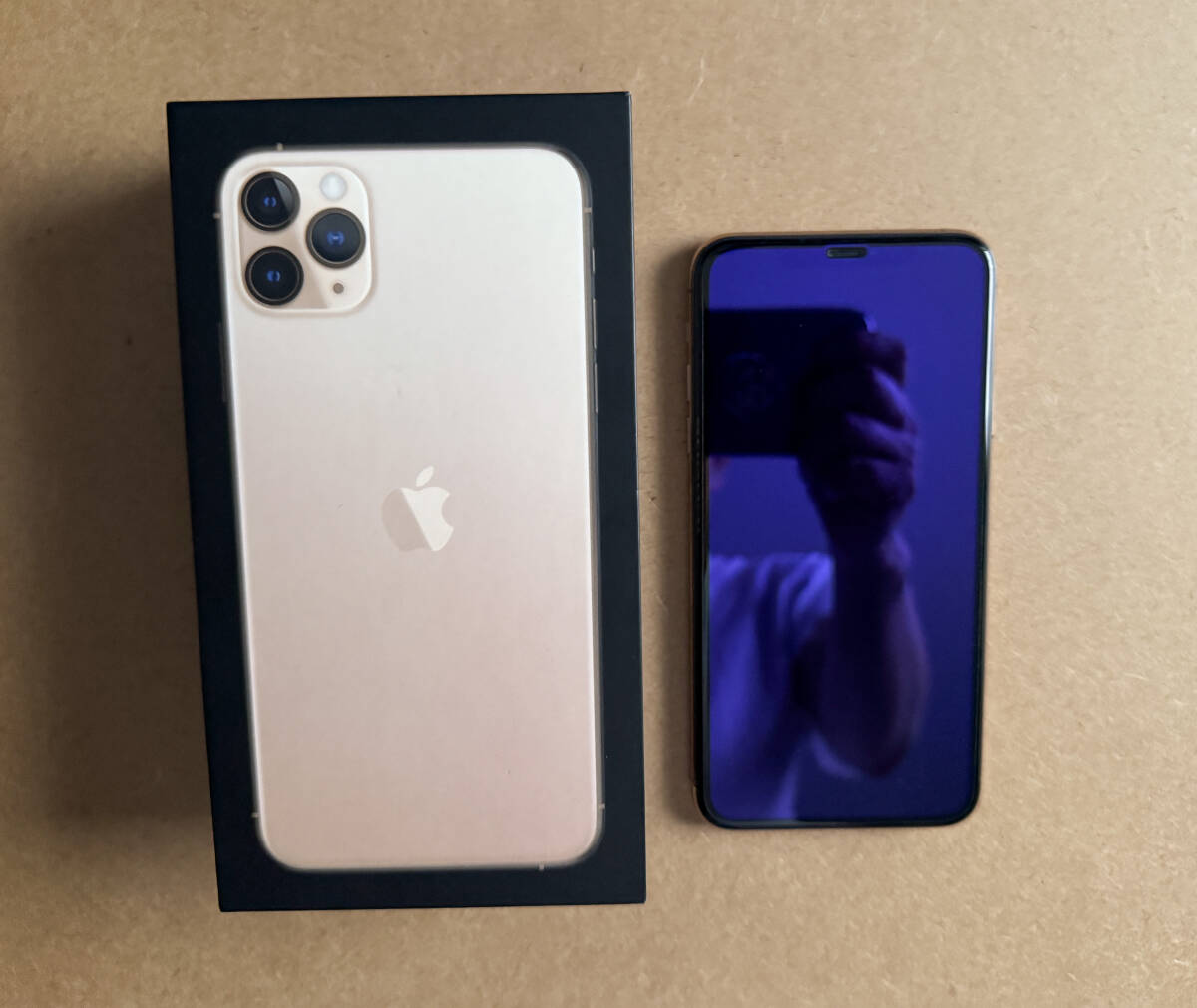 新品★アップル★iPhone 11 pro max 256GB ゴールド★SIMフリー シムフリー拍卖