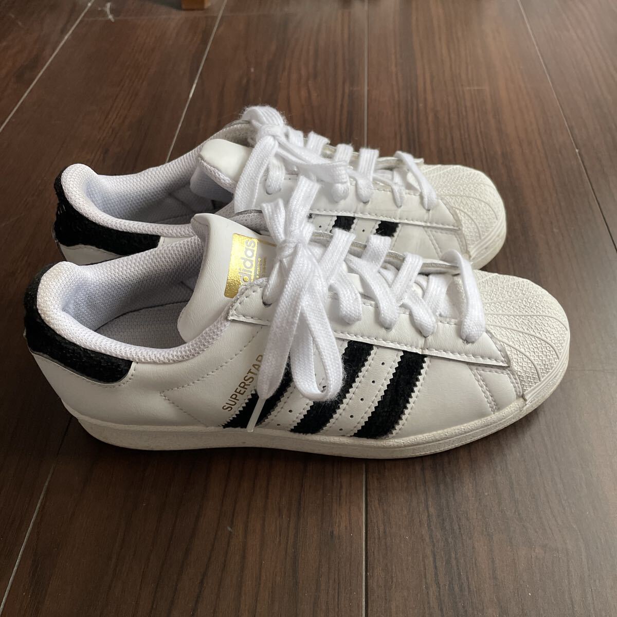 adidas SUPERSTAR ホワイト/ブラック スニーカー 金ベロ 22.5拍卖