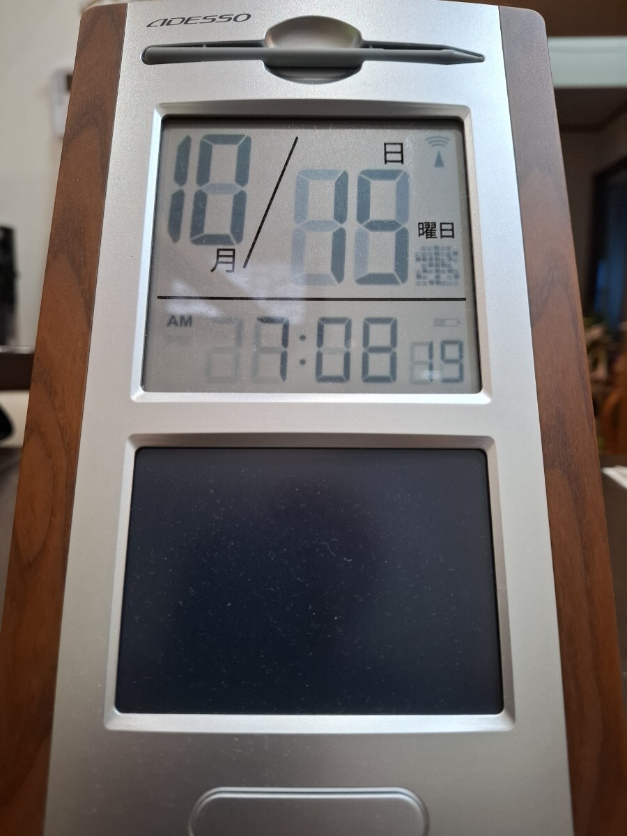電波式カレンダー 電波時計 デジタル 温度 目覚まし時計 掛け時計 置き時計拍卖