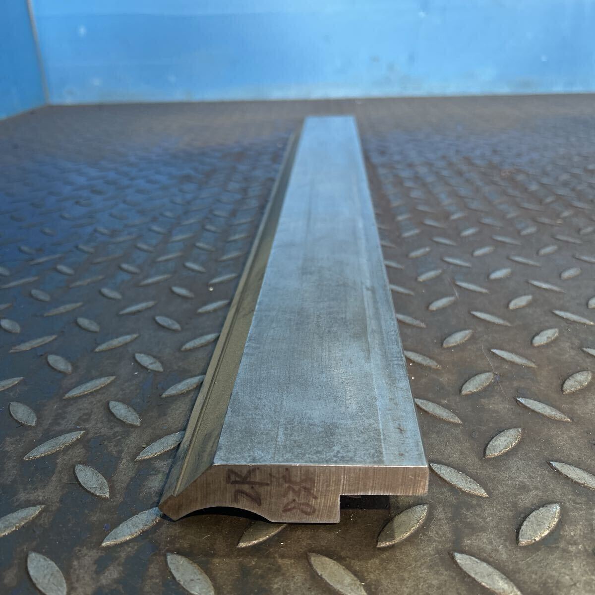 T2269 AMADA アマダ ベンダー プレスブレーキ 金型 標準パンチ 835mm A-15拍卖