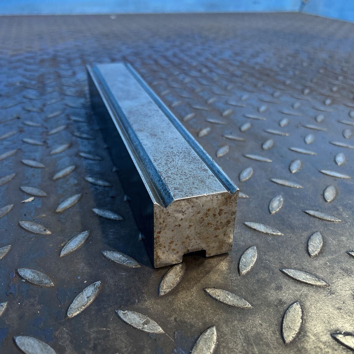 T2404 AMADA ベンダー アマダ プレスブレーキ 金型 2Vダイ 300mm 6×10拍卖