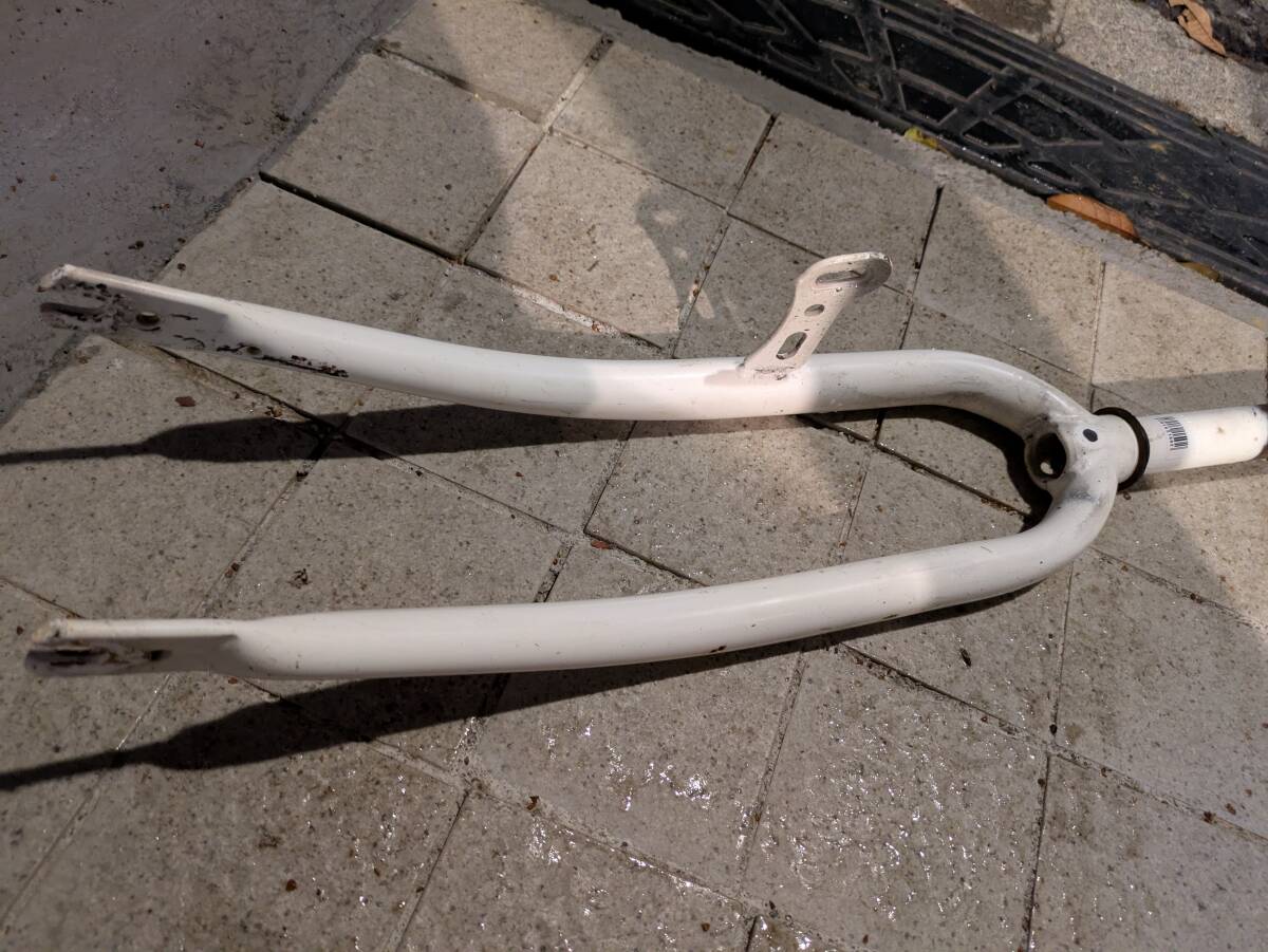 ジャンク自転車パ-ツ 26インチ フロントフォ-ク 白 現状品 10141502-45952拍卖