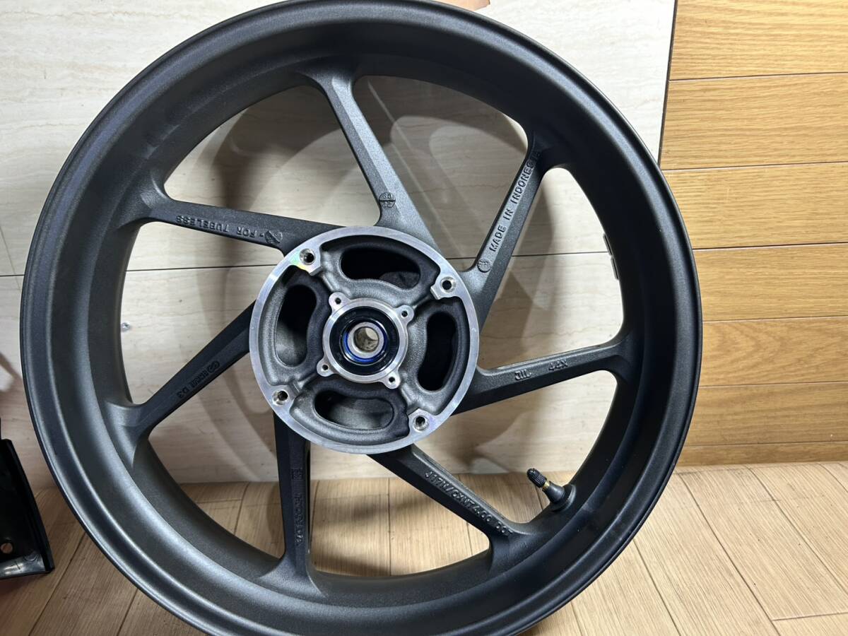 2525A10-7 CBR250RR MC51純正リアホイール 超美品 仮組みのみ 新古品 後ろホイール 17x4.00 44X拍卖