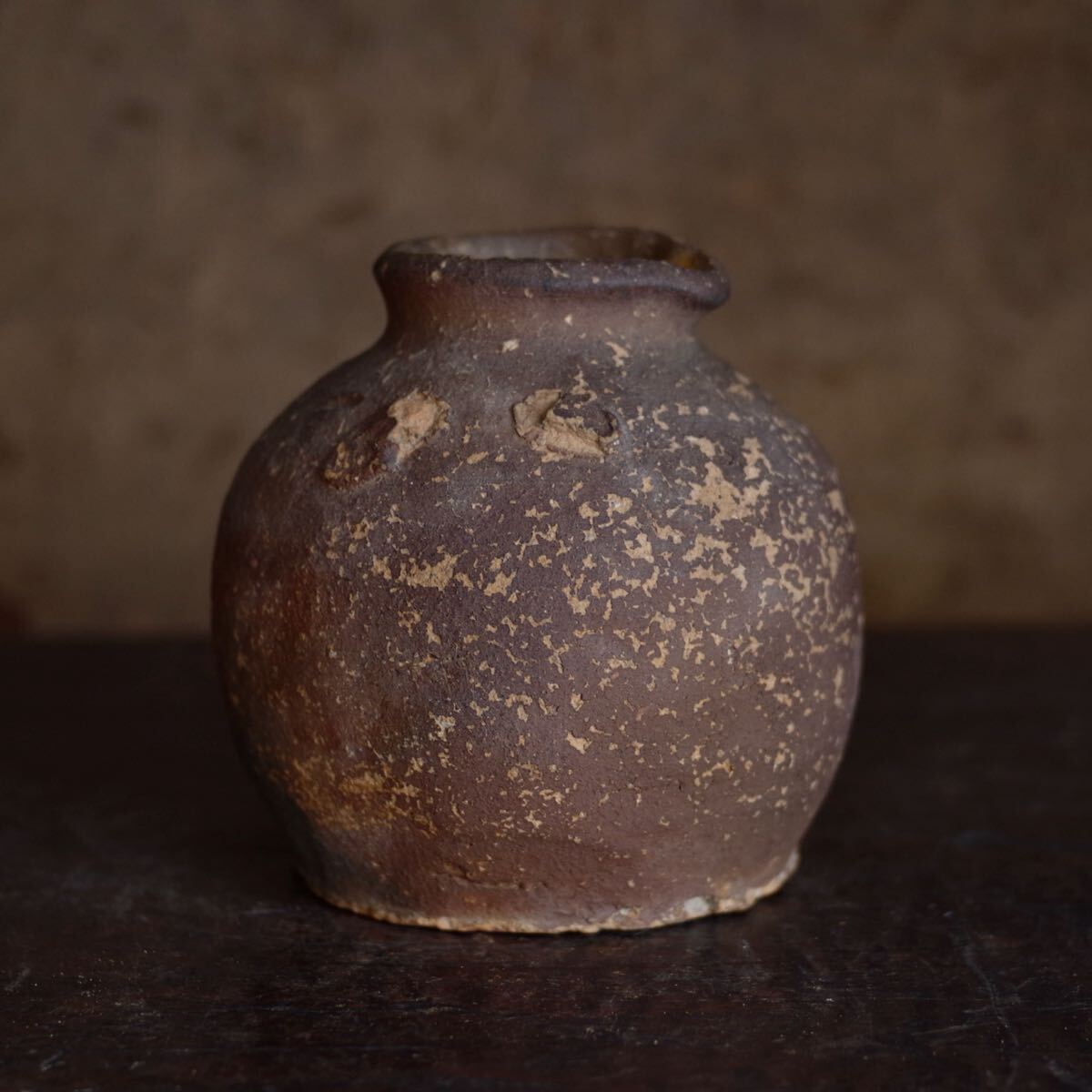 越前の枯れた雰囲気のお歯黒壺 江戸期 蹲 花器 花瓶 水差 茶道具 古民藝 骨董 アンティーク 茶道具 壷 越州 越後 土器 信楽 常滑拍卖