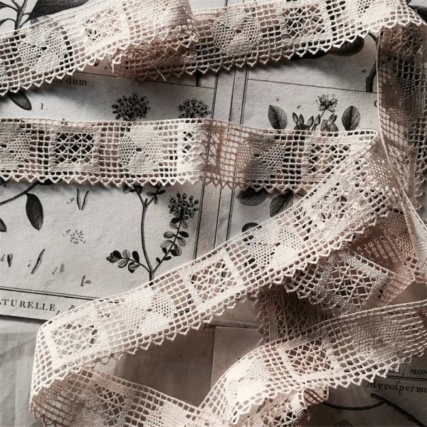 1900s フランス リネン 褐色パンジーと四角とスカラップレース 3.3x100c アンティーク ハンドメイド ドール 麻 ヴィンテージ r16cm拍卖