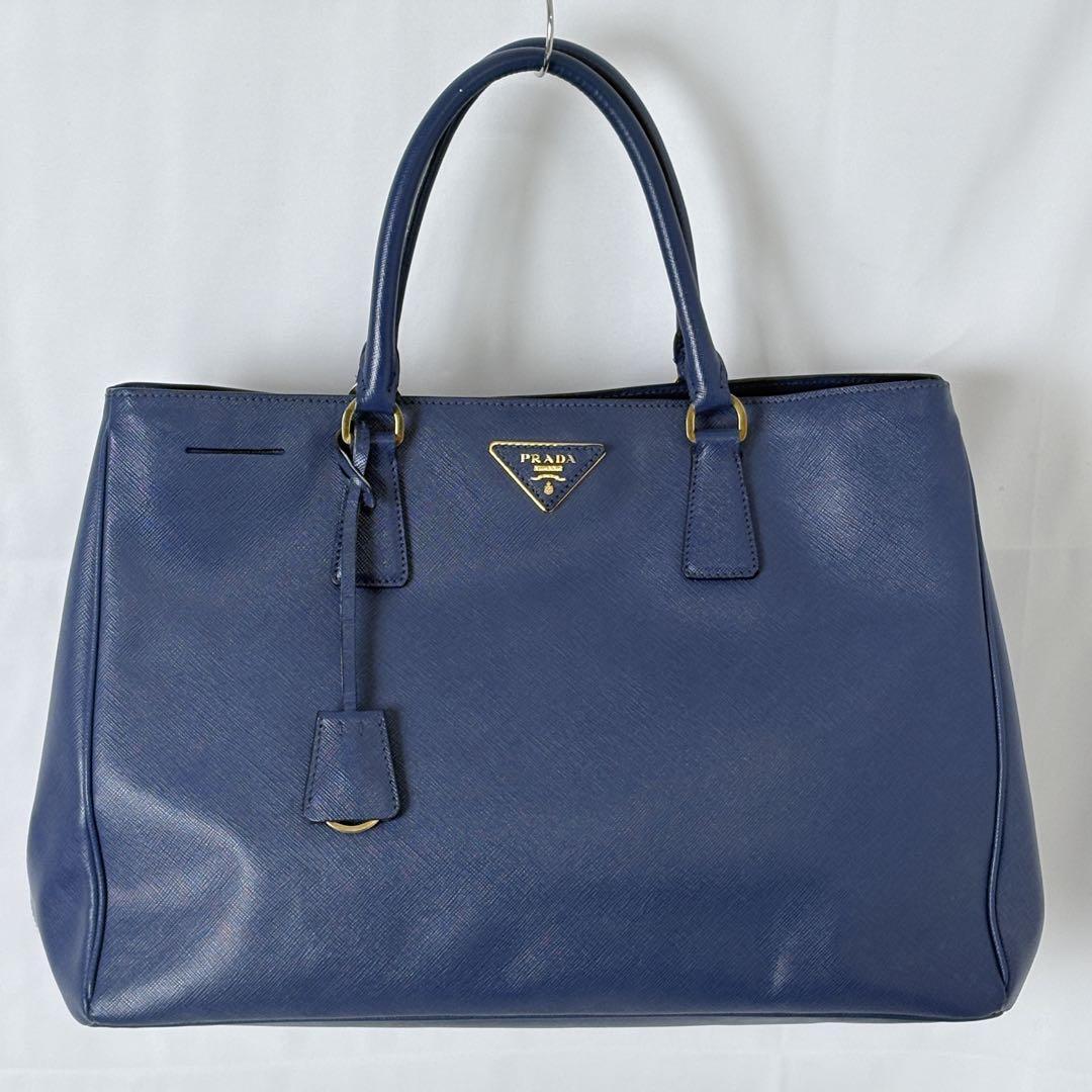 極美品PRADAサフィアーノレザー大トートバッグブルーゴールド金具A収納拍卖