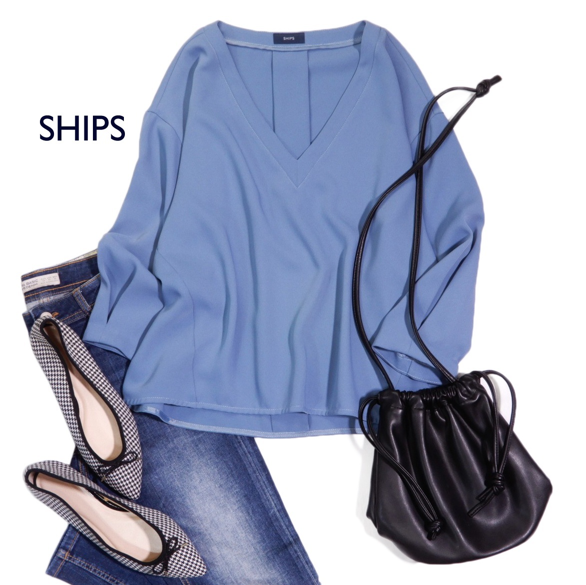 シップス SHIPS 大人素敵スタイル☆ とろみ Vネック バックタック デザイン プルオーバー ブラウス拍卖