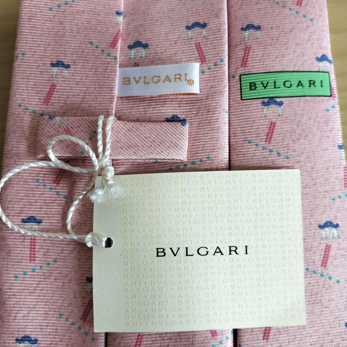 ブルガリ(BVLGARI)ピンクテント梯子セッテピエゲネクタイ新品 未使用 タグ付き拍卖