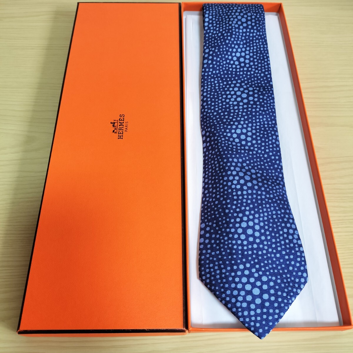 エルメス(HERMES)青水色丸模様ネクタイ 大剣裏ファソネH柄拍卖