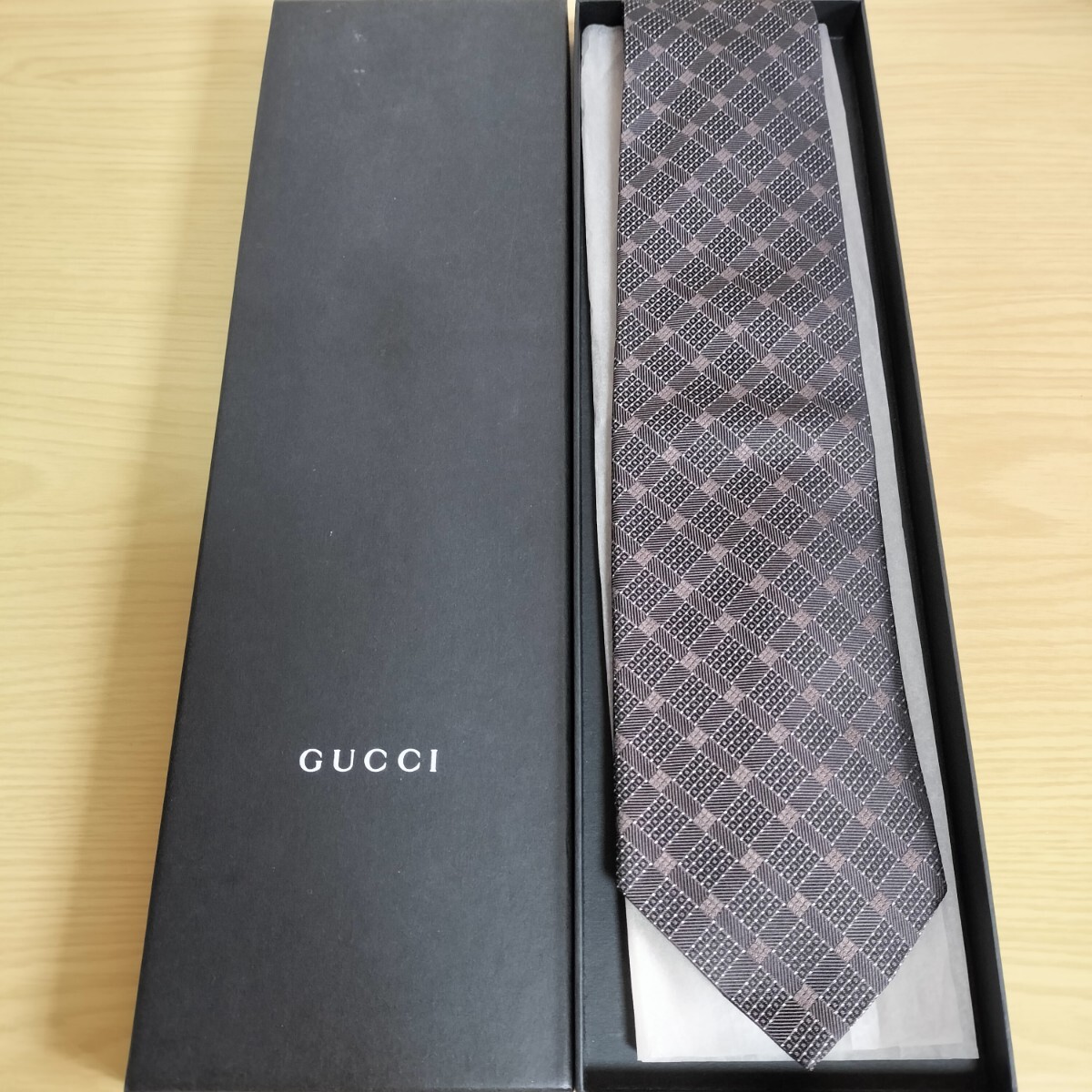 グッチ(GUCCI)黒茶ミクロ四角点々格子柄模様ネクタイ拍卖