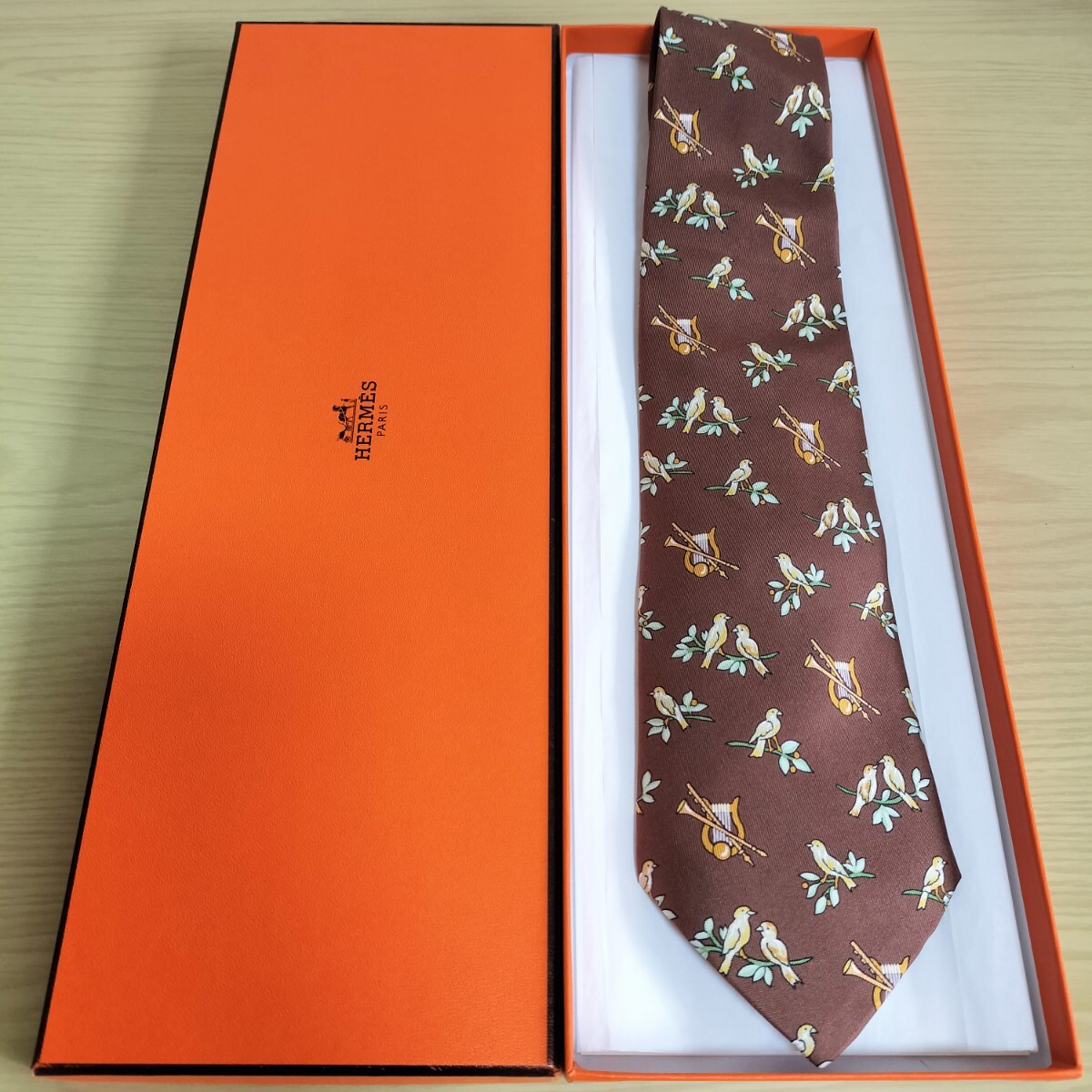 エルメス(HERMES)茶色鳥葉っぱ楽器模様ネクタイ拍卖