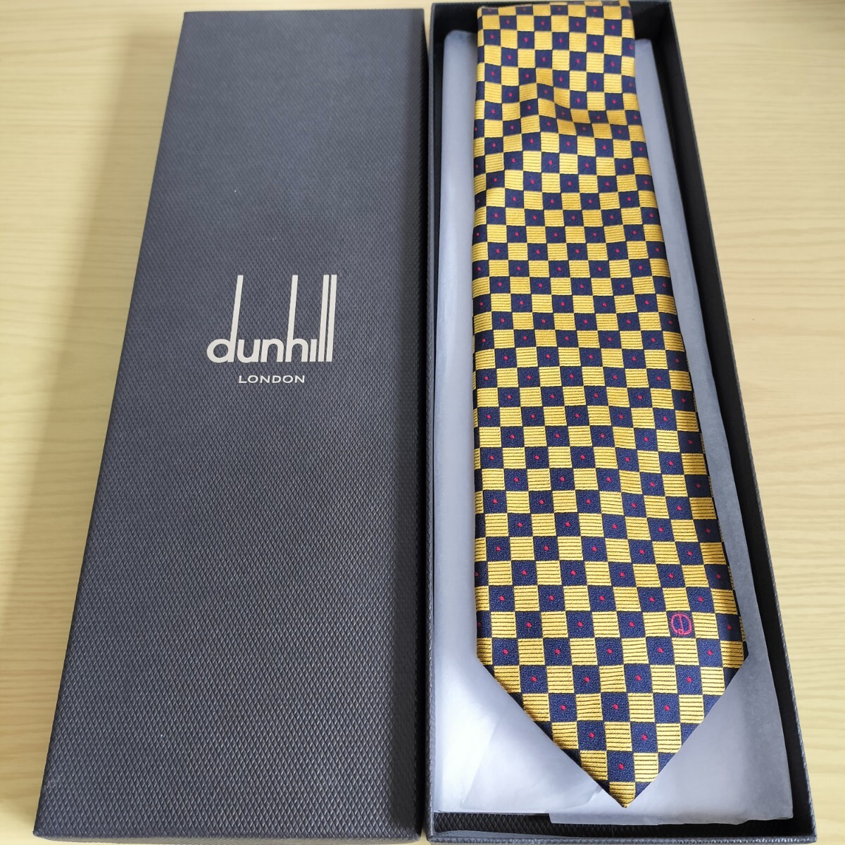 ダンヒル(Dunhill)紺色ゴールド四角点々模様Dロゴネクタイ拍卖