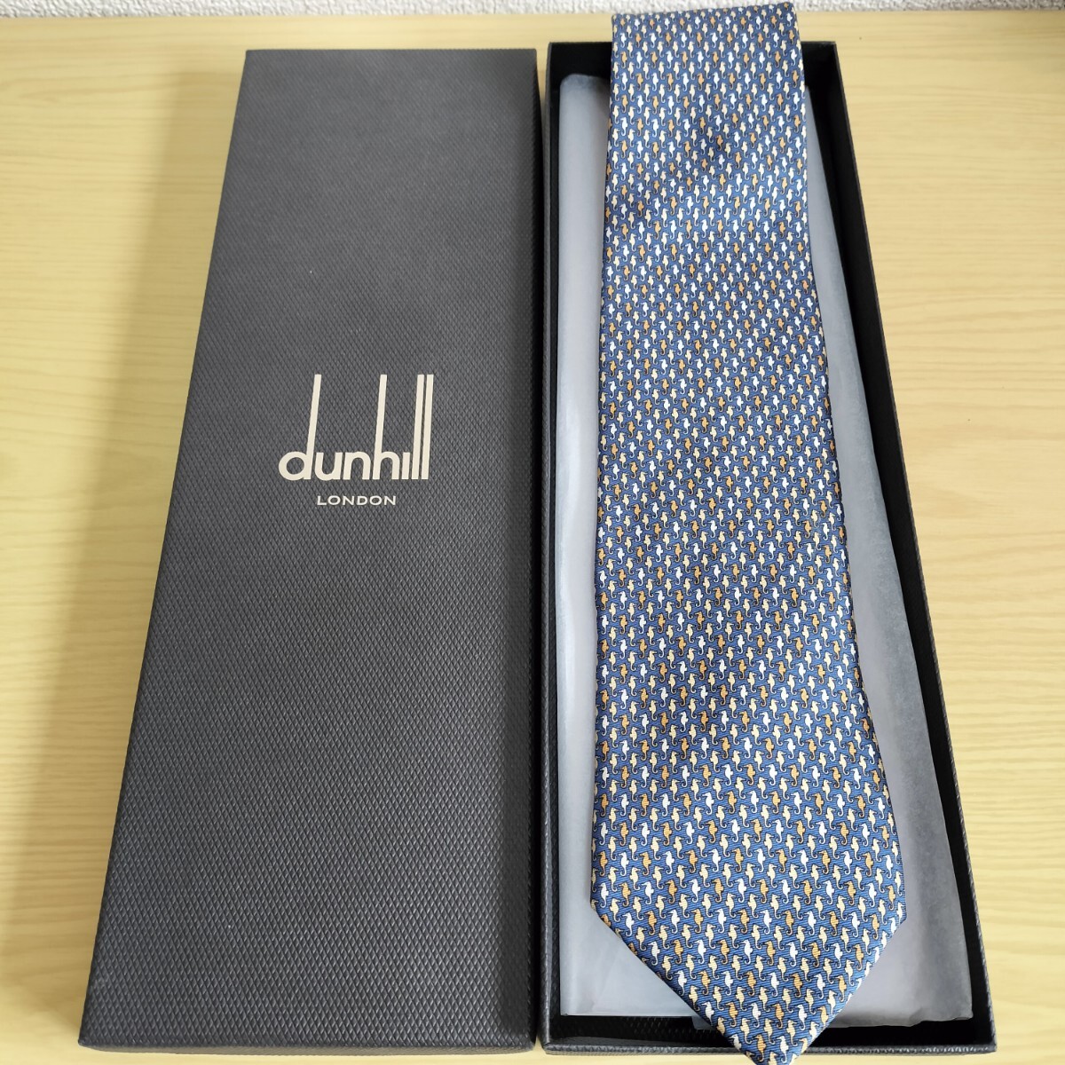 ダンヒル(Dunhill)水色ミクロタツノオトシゴ模様ネクタイ拍卖