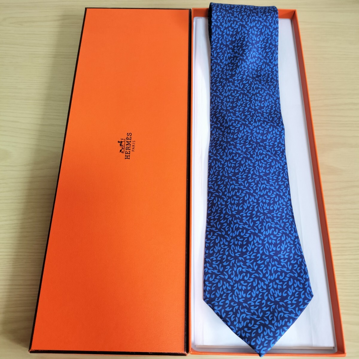 エルメス(HERMES)紺色水色ミクロブーメラン模様ネクタイ拍卖