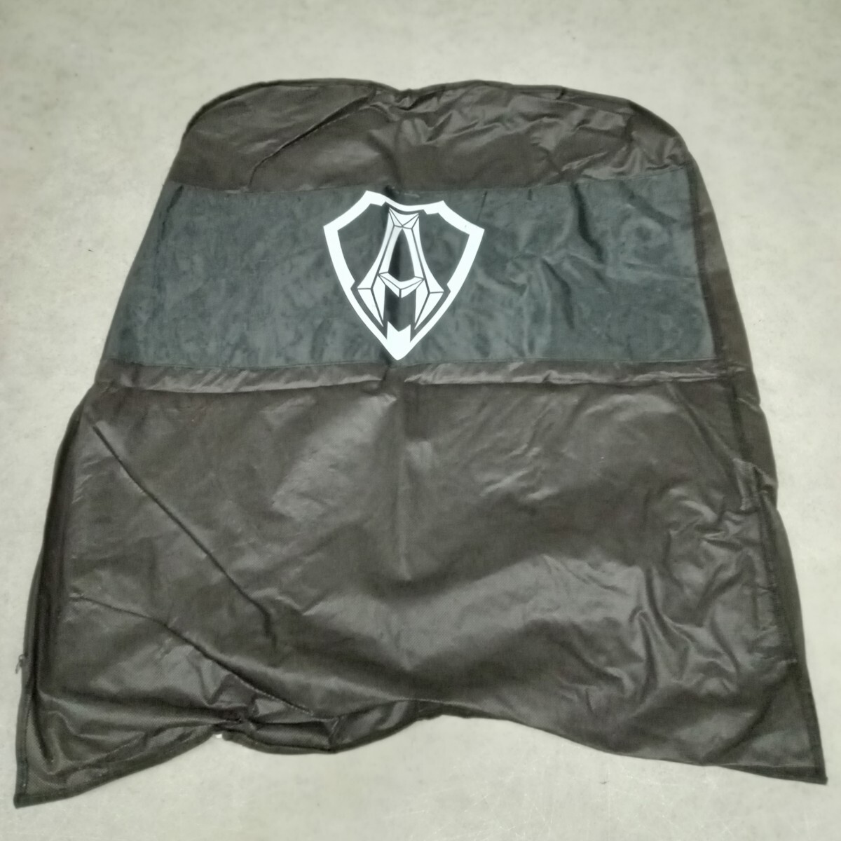 ダイネーゼ★レーシングスーツカバー 寸法70×65cm ハンガー穴有 破れ無拍卖