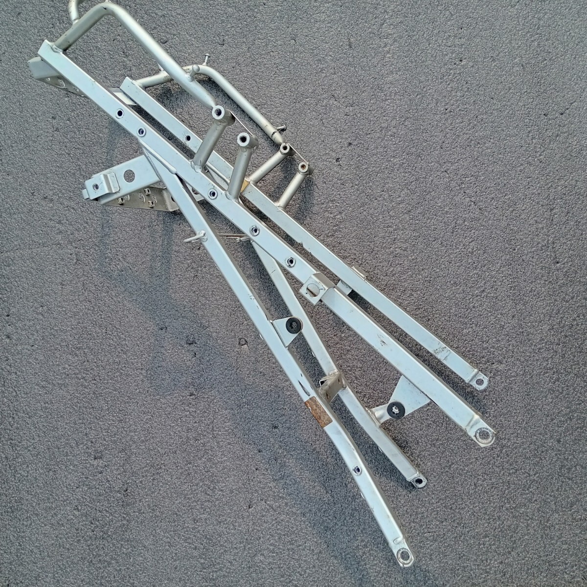 RGV250Γ/VJ22A M型★純正シートレール・サブフレーム ・美品 曲がり無拍卖