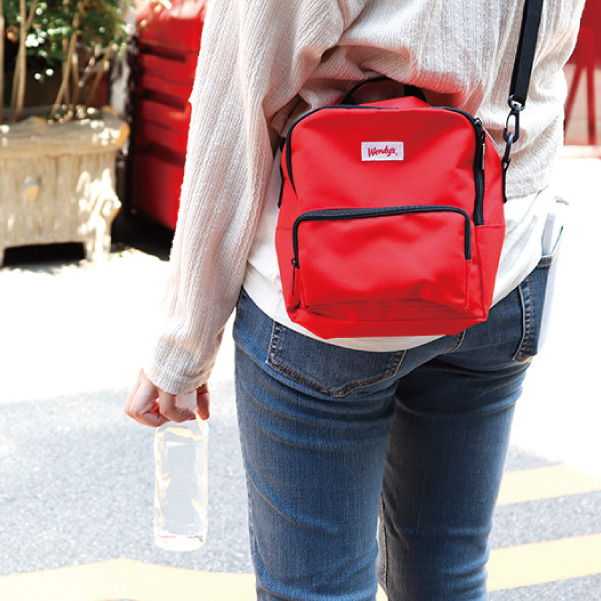 新品 Wendy's ミニリュック ショルダーバッグ ナイロン レッド ウェンディーズ メッセンジャー かばん 未使用 レディース 斜め掛け拍卖