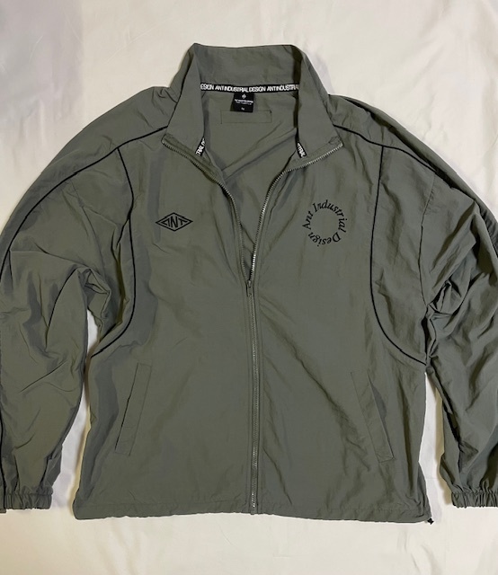 アント インダストリアル デザインANT INDUSTRIAL DESIGN ナイロンジャケット サイズLL グリーンカーキ拍卖
