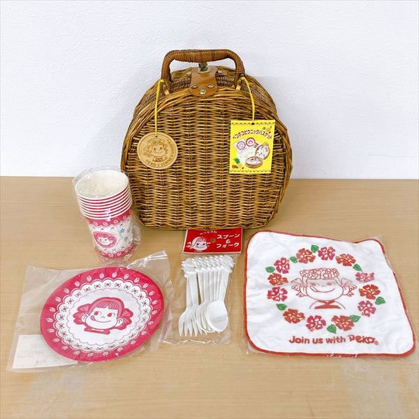 717*ペコポコピクニックバスケット 不二家 プチタオル 紙コップ 紙皿 スプーン フォーク セット サマーグッズ【未使用品】拍卖