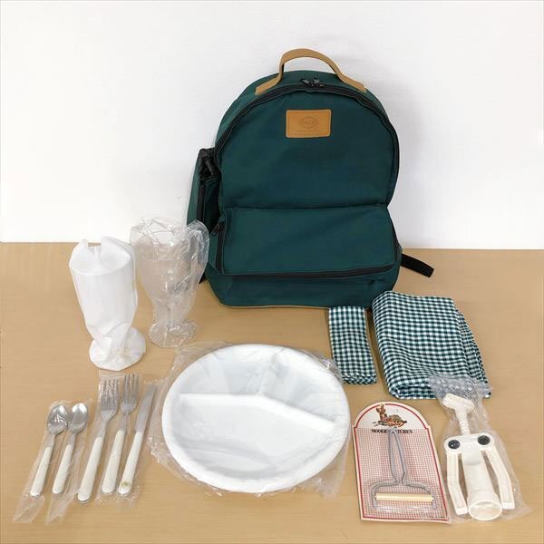 359*ピクニックバッグパック 2人用 皿 プラスチックグラス カトラリー ワインオープナー ナフキン テーブルクロスなど 未使用に近い拍卖