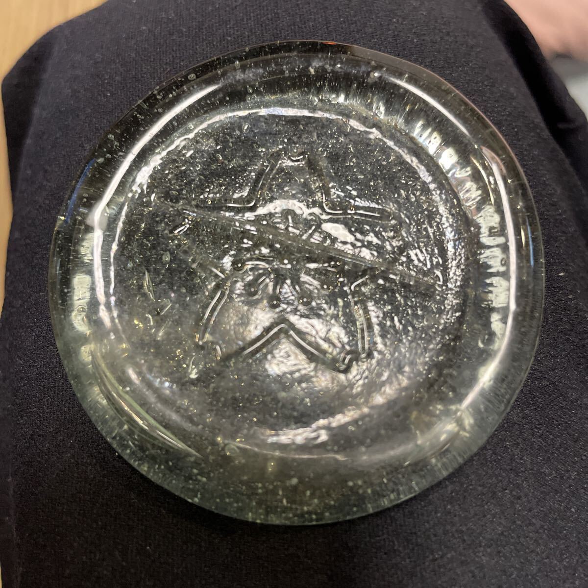 石蹴りガラス 直径約6cm 桜のマーク 気泡入りガラスです。ほぼ透明ガラス 時代物 昭和レトロ拍卖