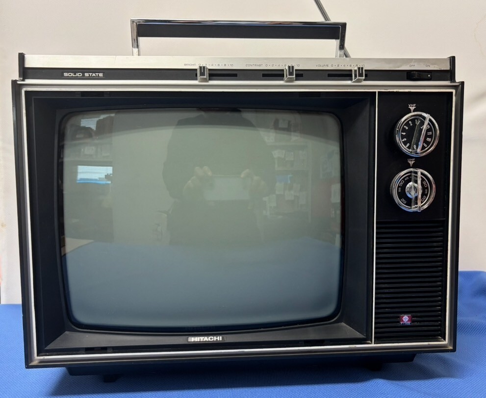 748☆日立 昭和レトロ 白黒ブラウン管テレビ/ F-14S/アンティーク/ 当時物/ジャンク品拍卖