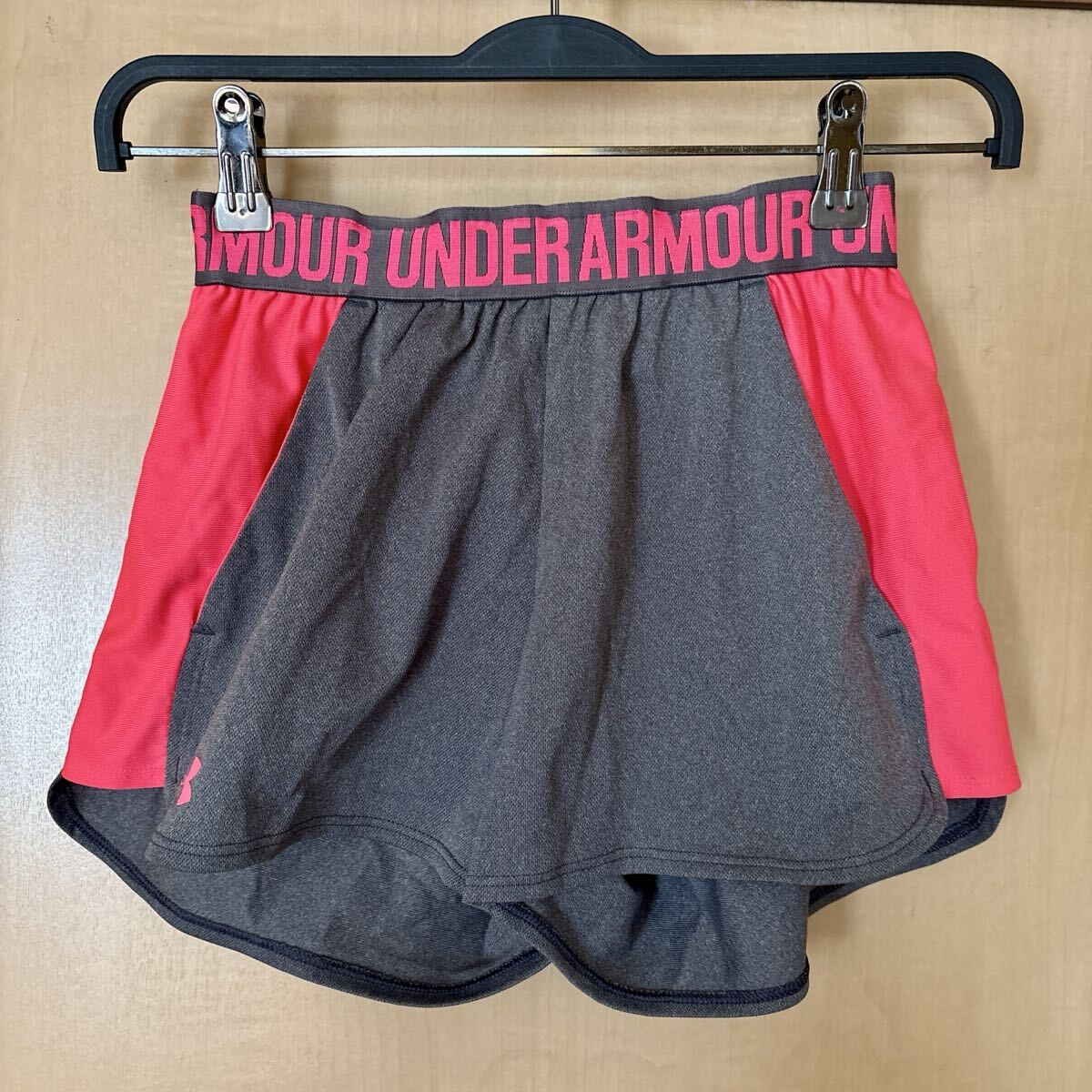 UNDER ARMOUR SM ショートパンツ グレー/ピンク アンダーアーマー拍卖