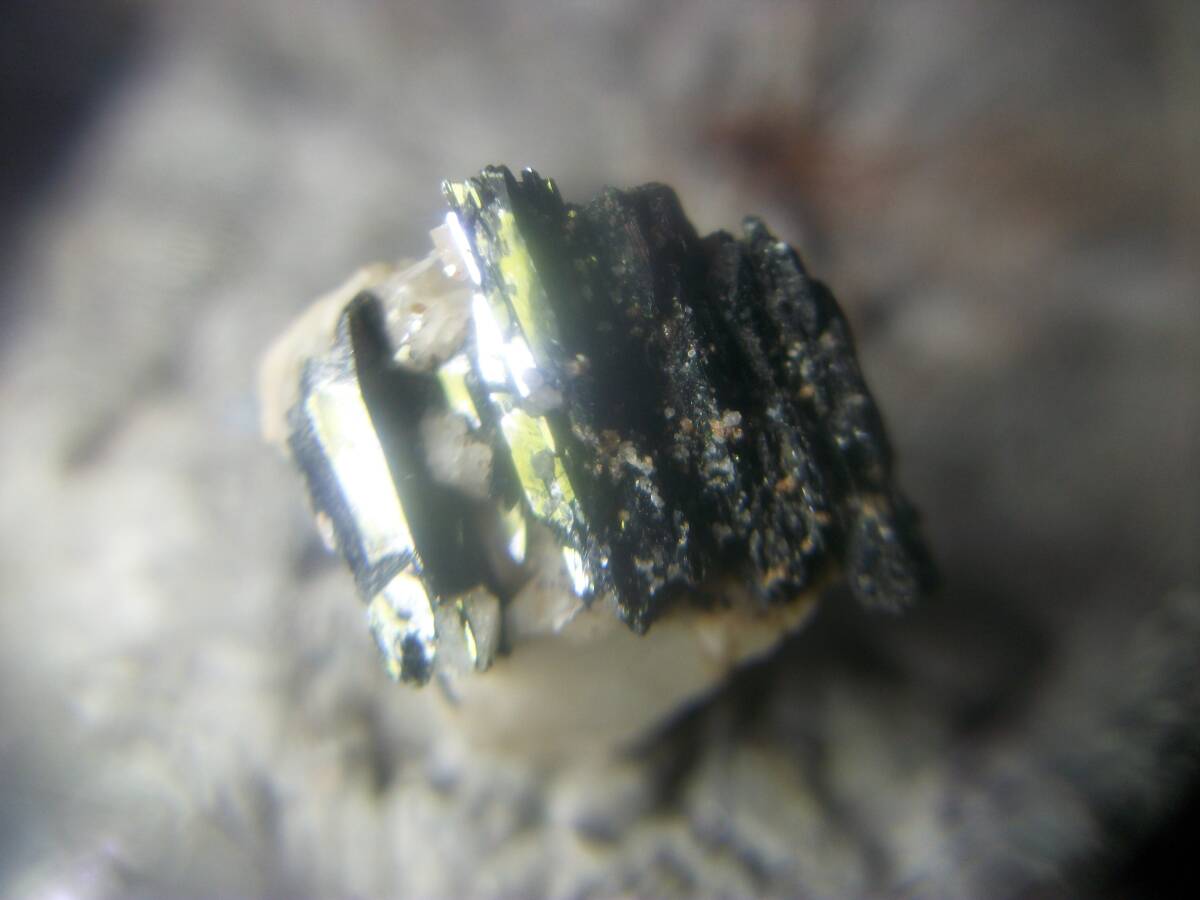 マラウイ エリジン輝石 錐輝石 クラスター 結晶山盛り ハイグレード 定型外発送拍卖