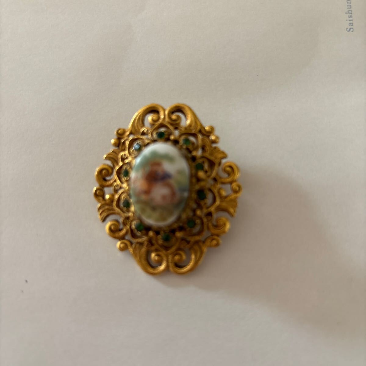 ブローチ アンティーク風 ロケット ポーセリン エメラルド拍卖