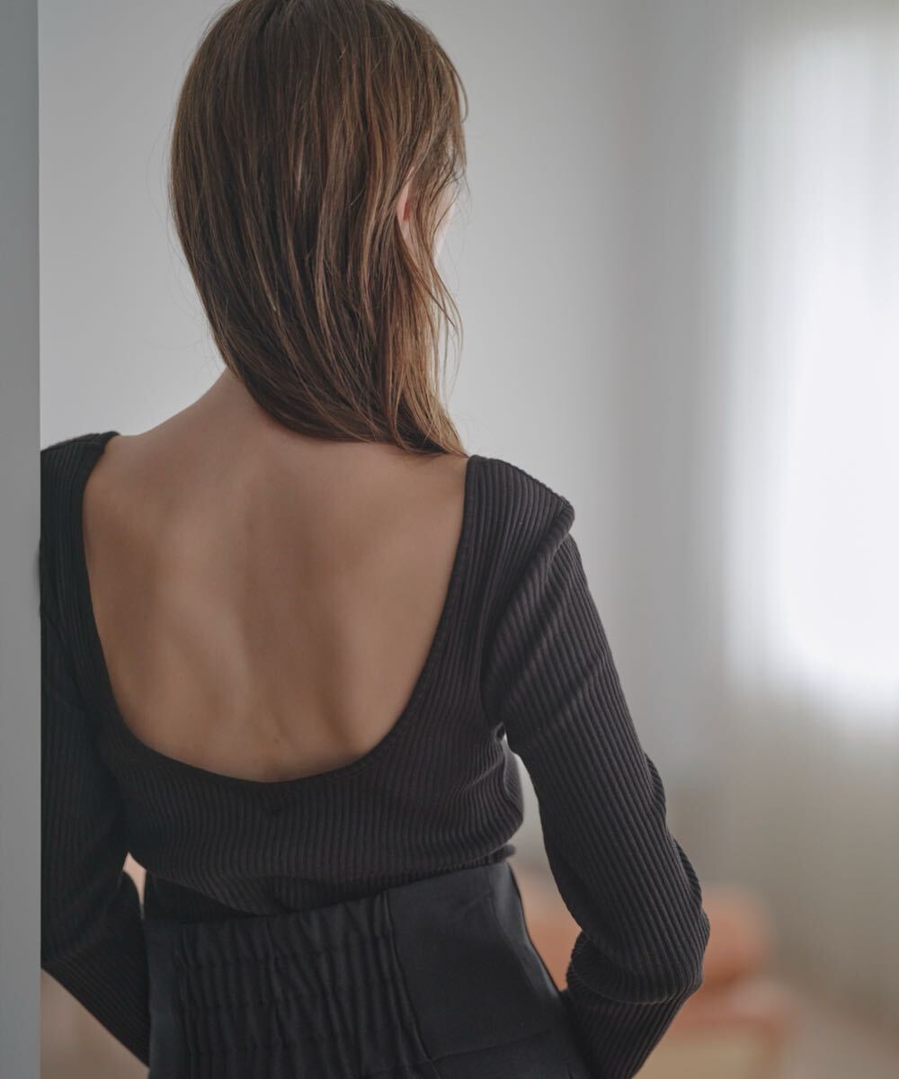 UNDERSON UNDERSONアンダーソンアンダーソンバックオープンリブカットソー 大草直子拍卖