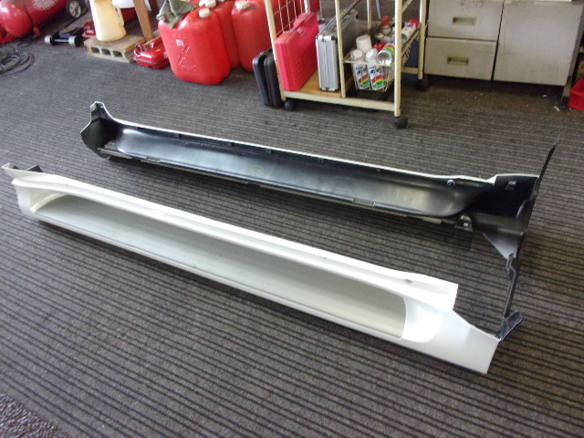 ♪L0330 150系プラド トヨタ純正OP サイドステップ PZ321-60067 PZ321-60068 ホワイトパール 070 左右セット 中古品♪拍卖