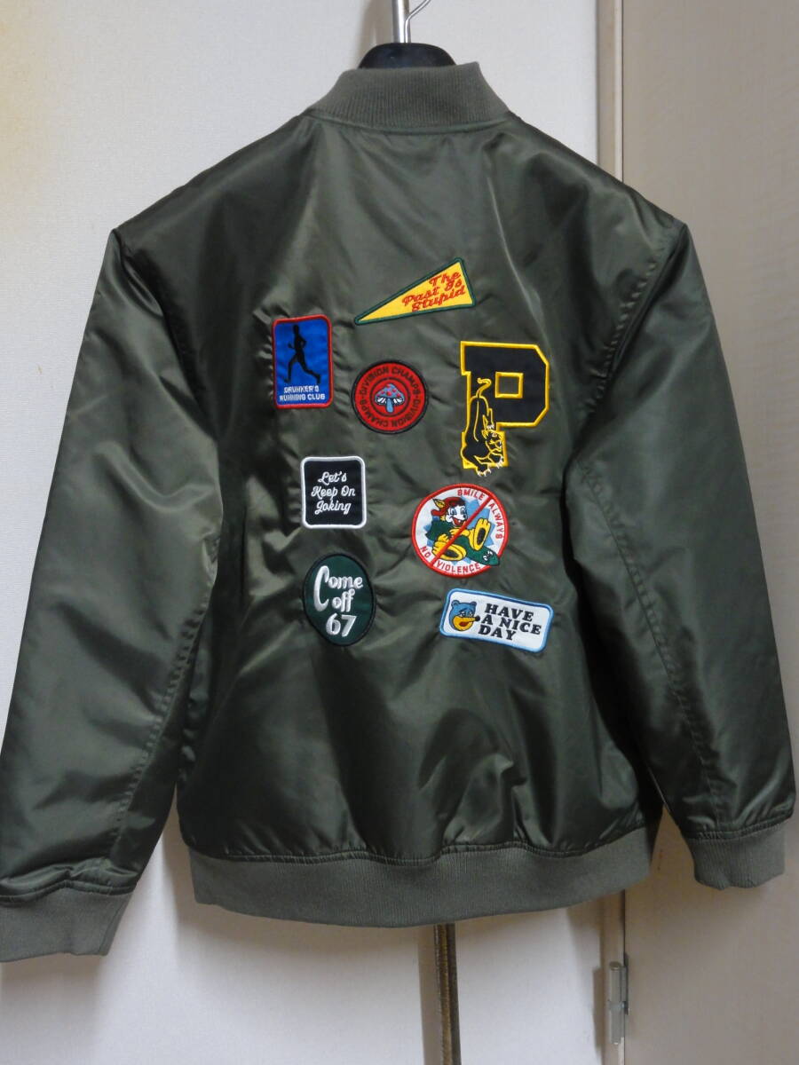 格安大きい(胸囲120cm位)・SUFFUSE(サフューズ)・グリーンカーキ系地・多数刺繍エンブレム付きMA-1風フライトジャケット系ブルゾン M~L位拍卖