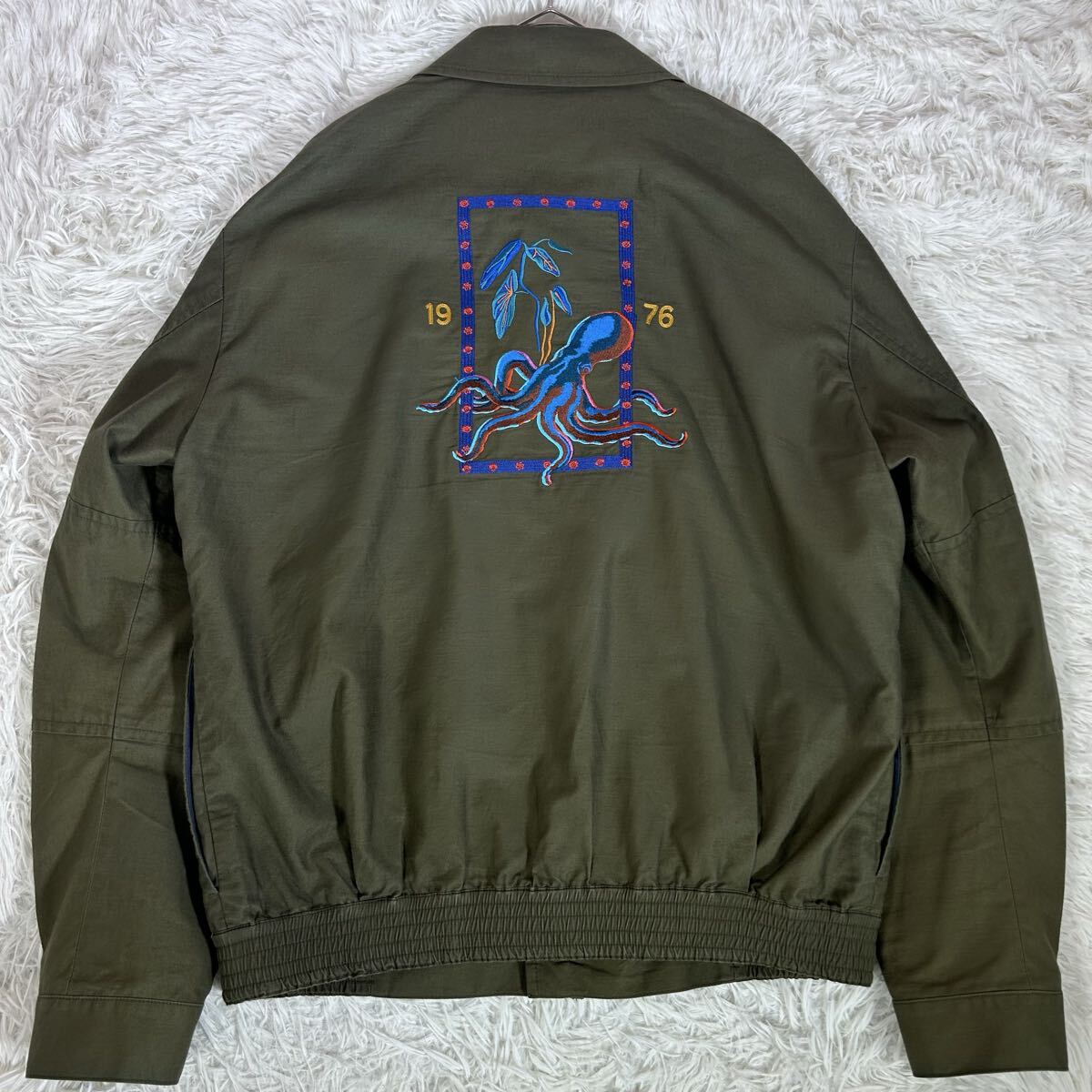 【希少!XLサイズ】Paul Smith ポールスミス ミリタリージャケット 刺繍ロゴ オクトパス カーキ コットン素材 ブルゾン 襟付き 比翼 春秋拍卖