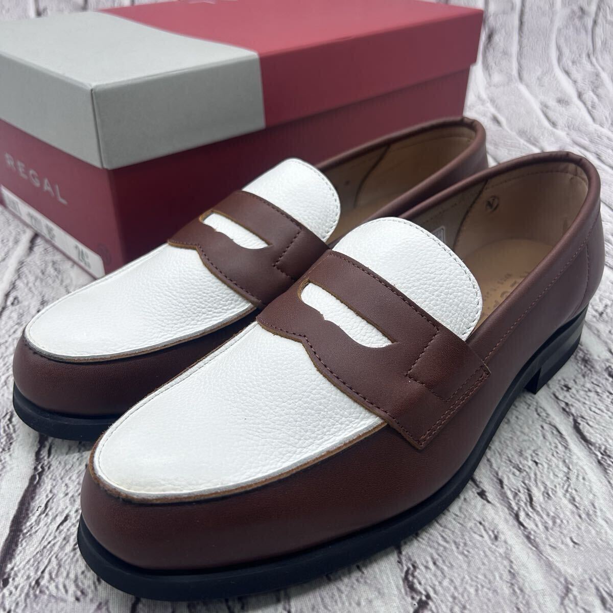 【未使用】REGAL リーガル 22DL コインローファー 24㎝ ブラウン/ホワイト コンビ 革靴 日本製 ドレスシューズ ビブラムソール 軽量拍卖