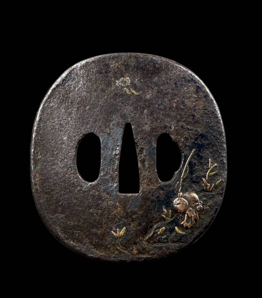 【偲】江戸時代 鉄地鐔 金象嵌 銀象嵌 『釣り図』細工 鍔 つば 居合用 日本刀装具 直径約7.9cm 重さ約160.5g r-999拍卖