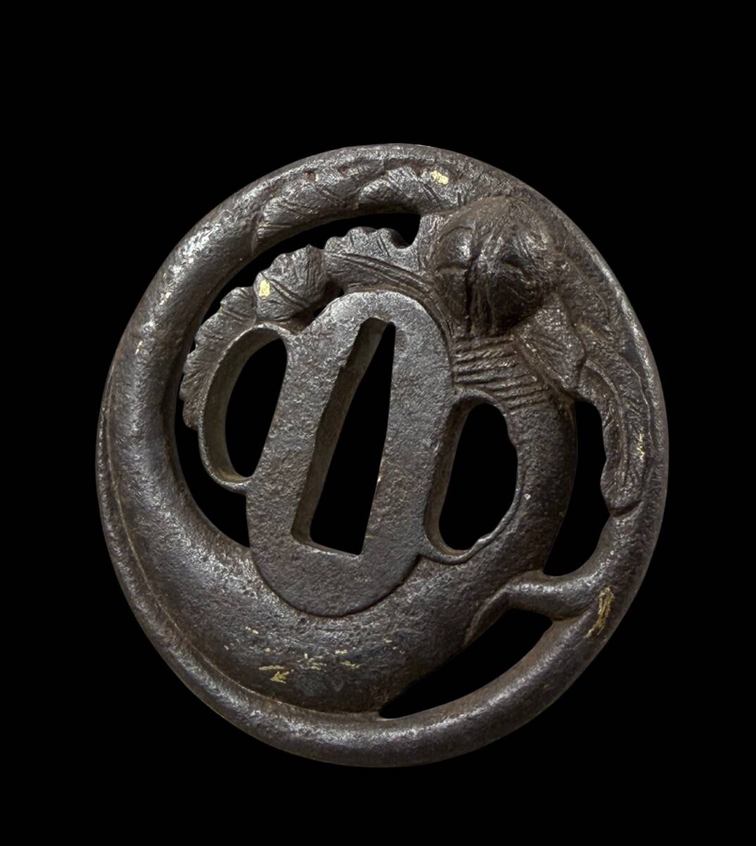 【偲】江戸時代 塗金 鉄地鐔 細工 鍔 つば 居合用 日本刀装具 直径約7cm 重さ約126.45g r-989拍卖