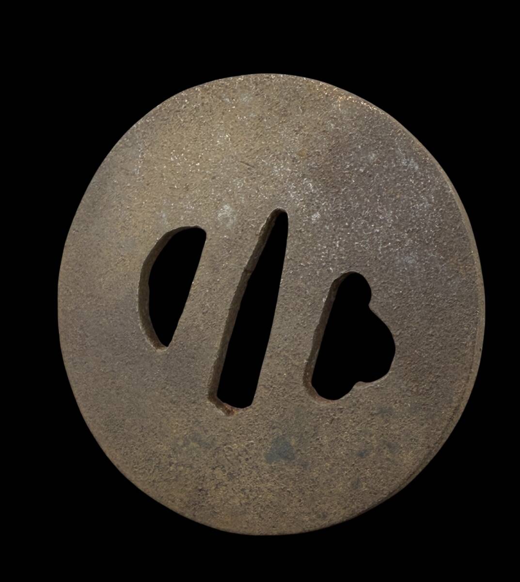 【偲】江戸時代 鉄地鐔 細工 鍔 つば 居合用 日本刀装具 直径約7.1cm 重さ約120.11g r-993拍卖