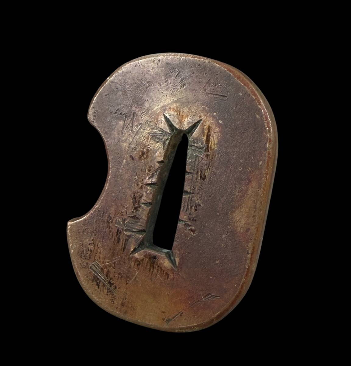 【偲】江戸時代 銅地鐔 細工 鍔 つば 居合用 日本刀装具 直径約3.2cm 重さ約88.86g r-985拍卖