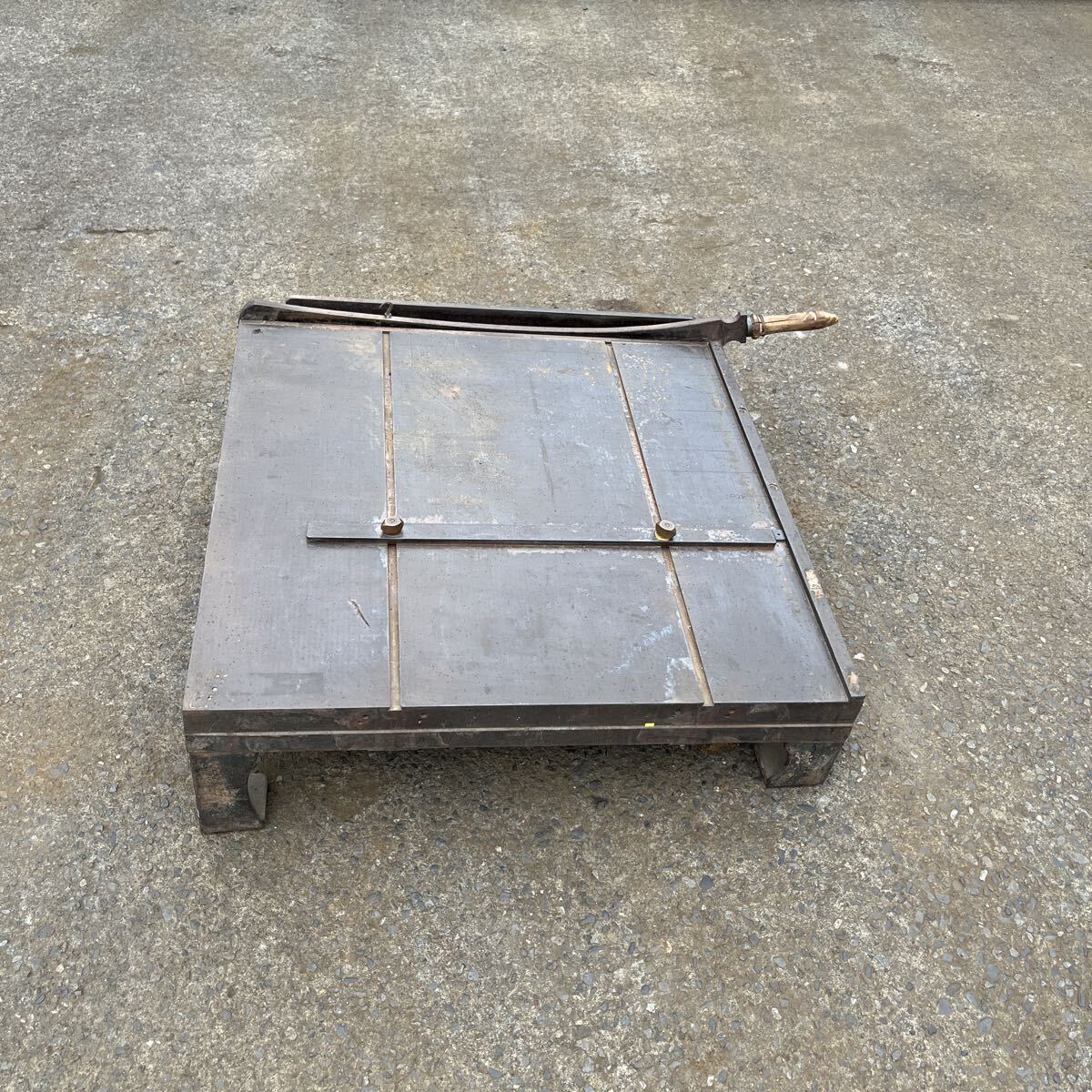 GB-5763 静岡県【直接引取限定】【発送不可】大型 古い 鉄製 ペーパーカッター 裁断機 裁断器 昭和レトロ 押切機 古道具 作業台拍卖