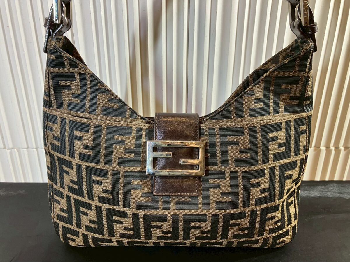 大小605 FENDI フェンディ マンマバケット ズッカ柄 ハンドバッグ拍卖